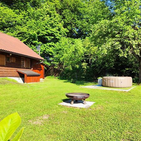 Villa Silent Orchard Naklo Esterno foto