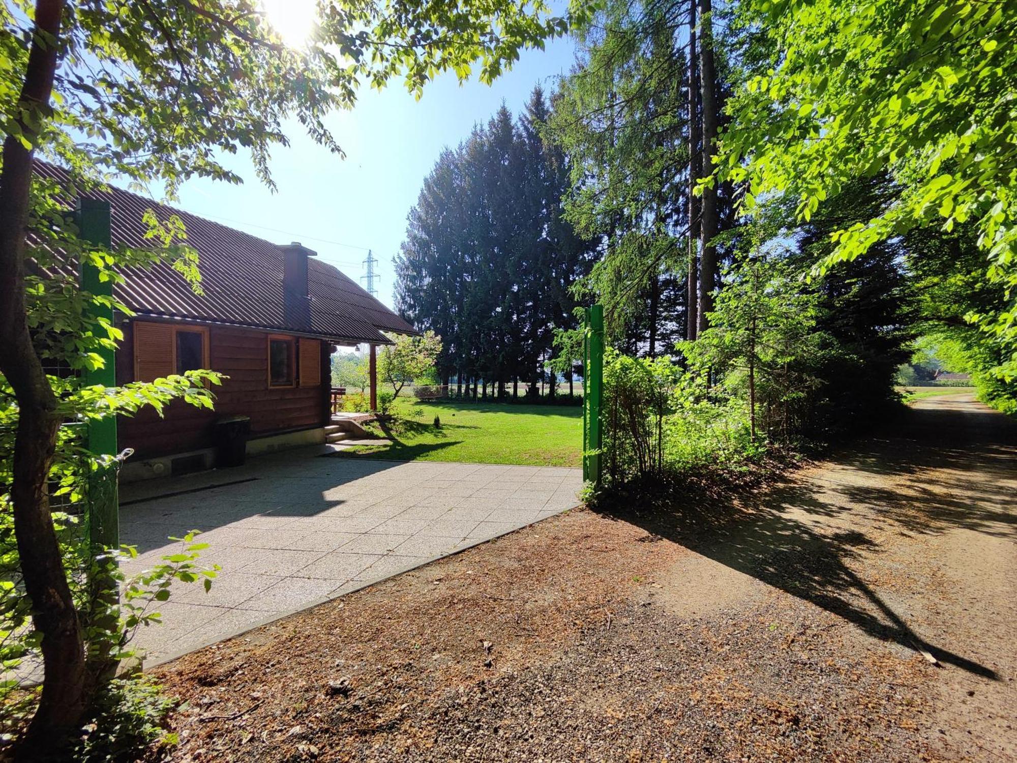 Villa Silent Orchard Naklo Esterno foto